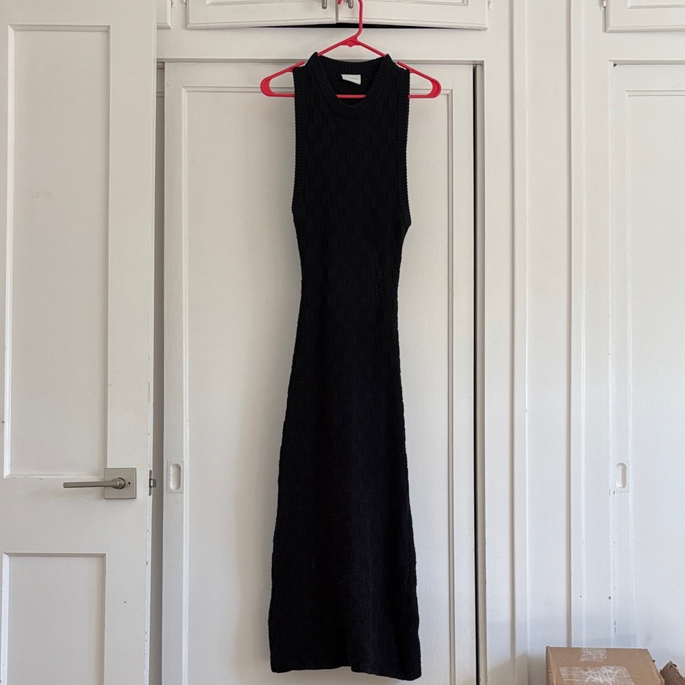 Chic Black Sleeveless Maxi Dress w/ Back Hole Opening
